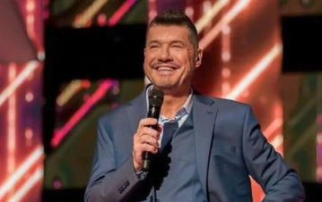 Súper video: descubren a Marcelo Tinelli a los besos con una mujer en Palermo