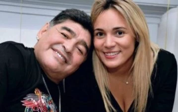 La romántica foto con la que Rocío Oliva recordó a Diego Maradona desde Dubai a 2 años de su muerte