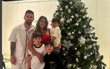 Las fotos privadas de Antonela Roccuzzo y Lionel Messi festejando la Navidad en Rosario