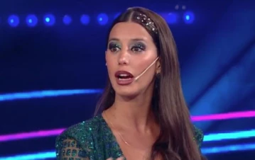 La incendiaria foto de Juliana de Gran Hermano a los besos en un boliche tras su expulsión