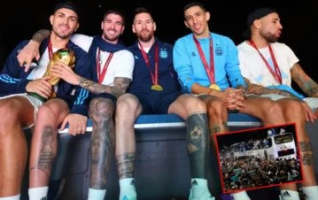 ¡Bienvenidos! Así se bajó Lionel Messi del avión con la Copa del Mundo