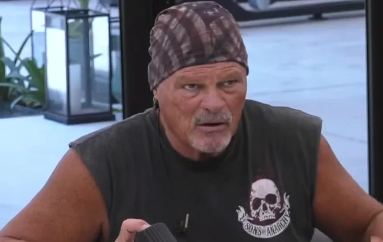 Alfa criticó a quienes tienen información del afuera.