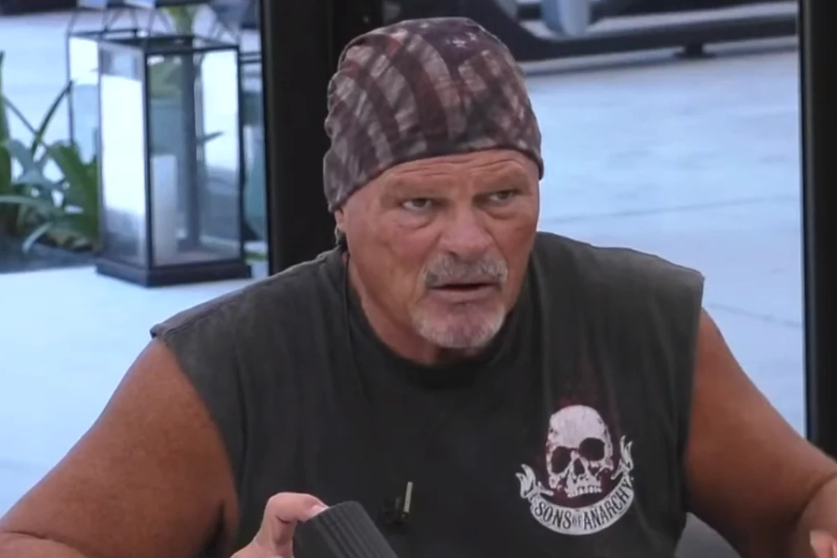 Alfa criticó a quienes tienen información del afuera.