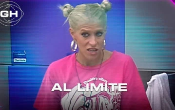 El impactante y audaz look de Camila para limpiar el baño de Gran Hermano