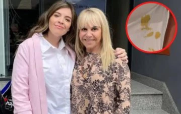 Dalma Maradona escrachó a Claudia Villafañe con una foto y la dejó ver descuidada: "Estuvo todo el día así"