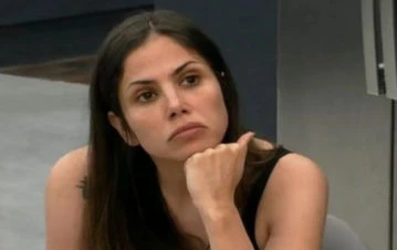 Romina se metió a la pileta en bikini y causó furor en Gran Hermano