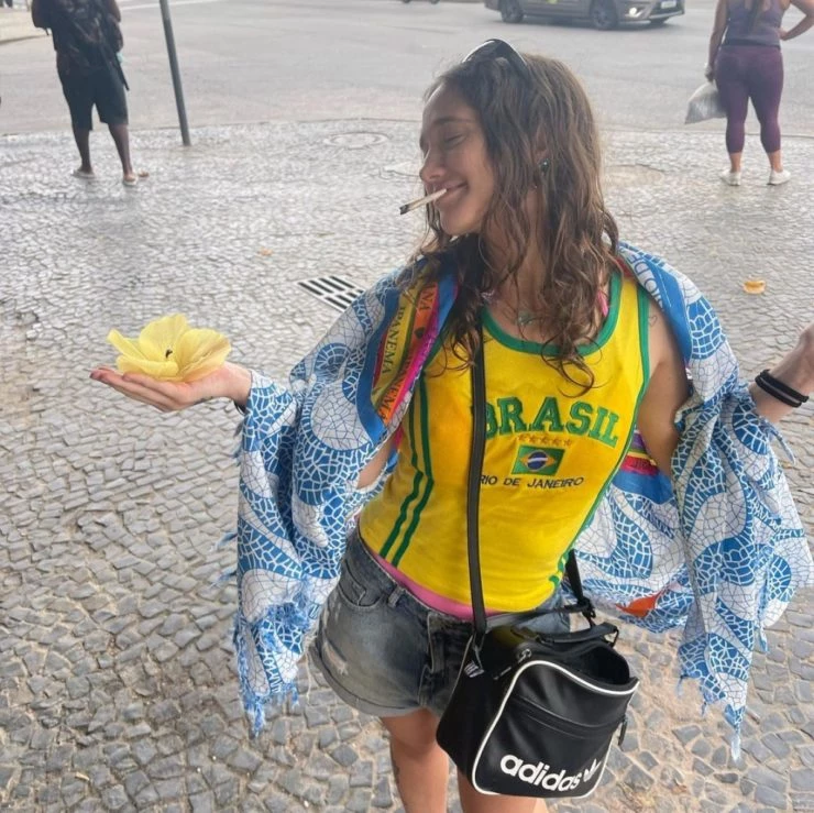 Férias de Ângela Torres no Brasil.