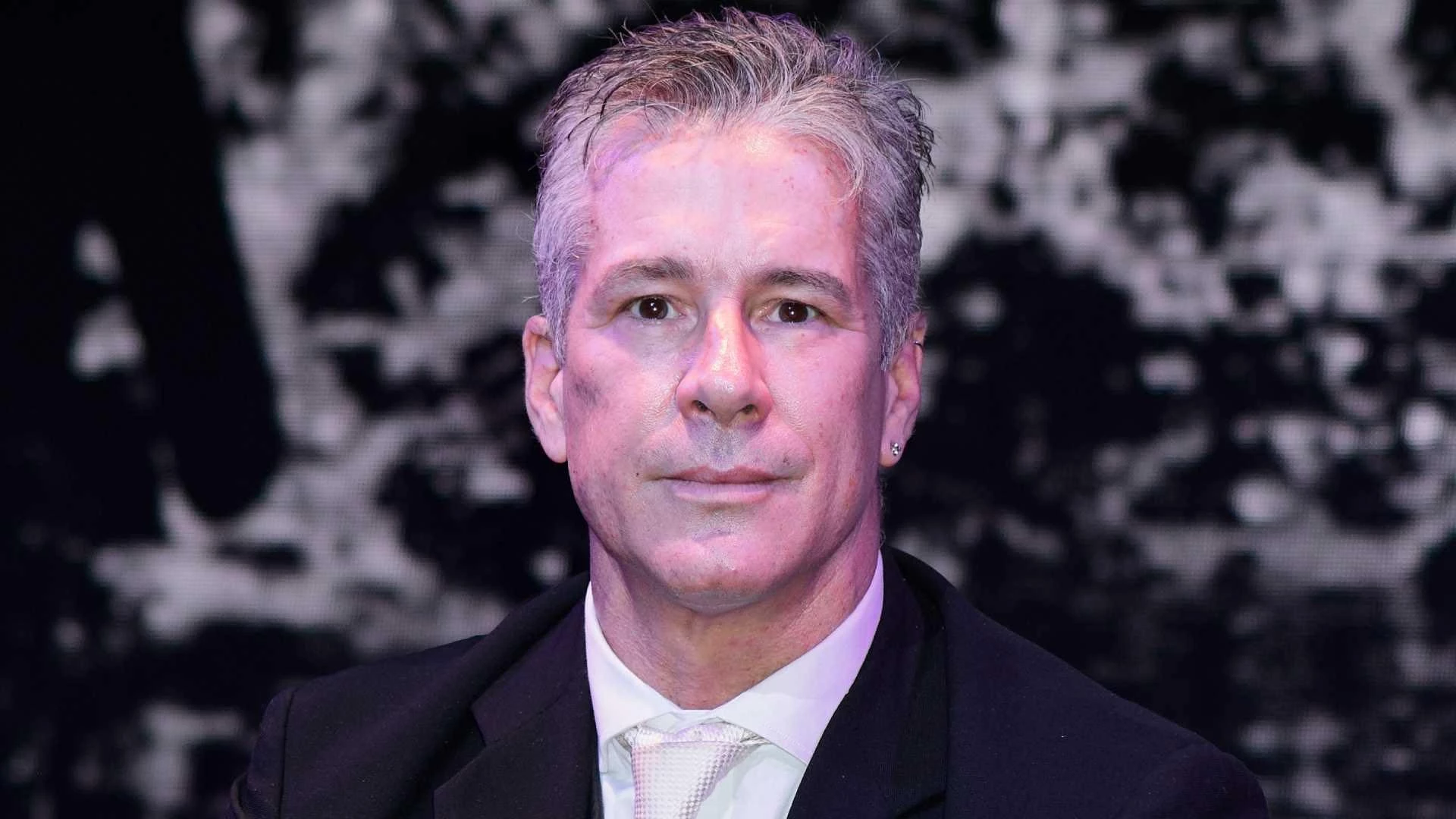 Carrillo separado de la madre de su hijo