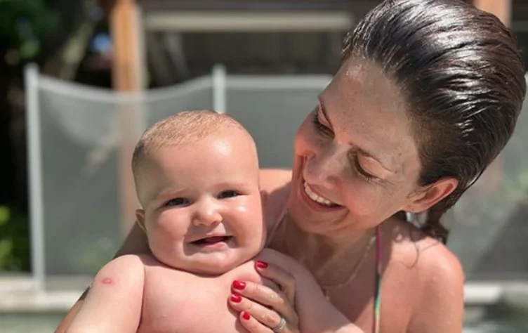 Isabel Macedo y sus hijos en Punta.