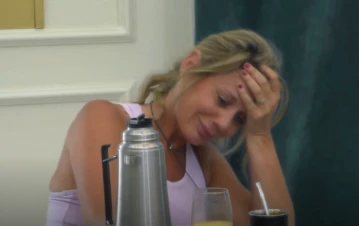 Rocío Marengo lloró desconsoladamente en El Hotel porque su edad la angustia: "Estoy muy grande para esto..."