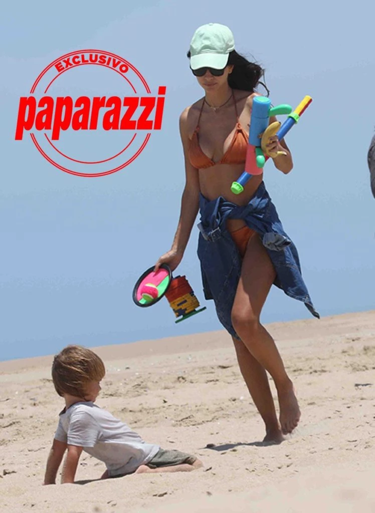 Zaira Nara en Punta del Este con sus hijos.