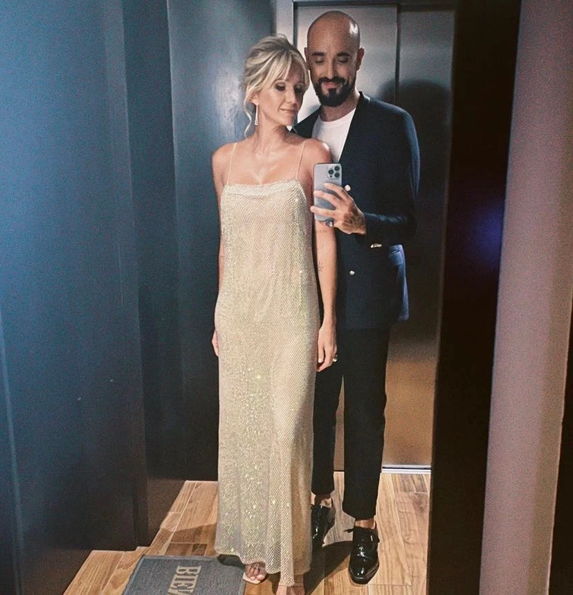 Abel y su mujer mas rubia