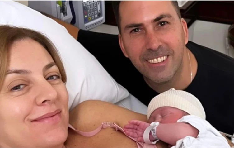 Cora Debarbieri se convirtió en mamá