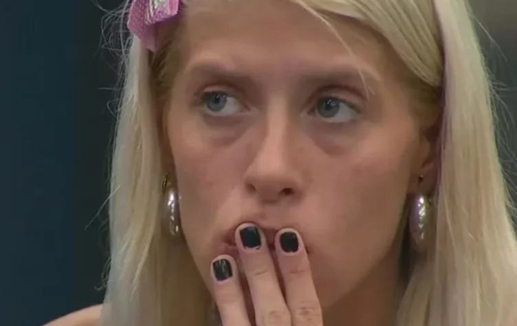 Camila se lavó el pelo con detergente en GH.