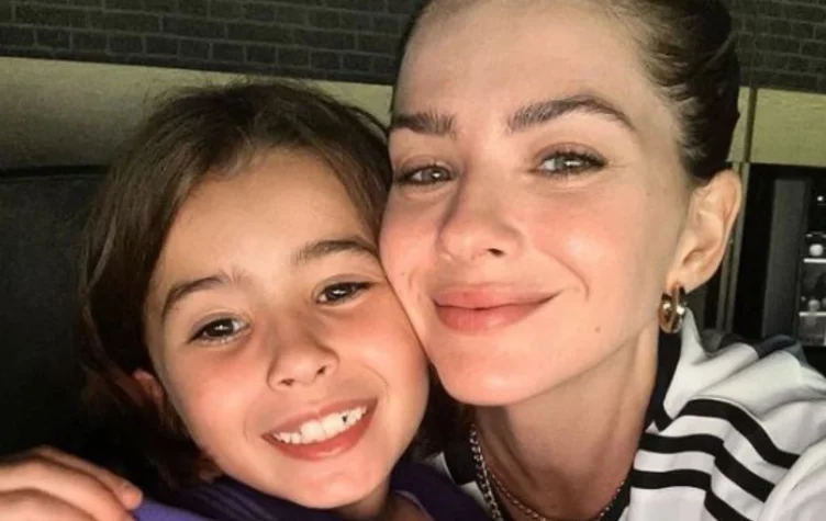 La China Suárez mostró cómo canta su hija Rufina.