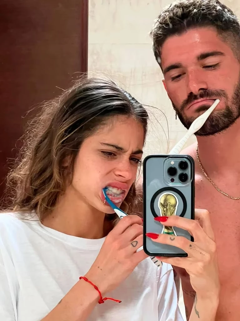 el saludo de Rodrigo de Paul a Tini por su cumpleaños