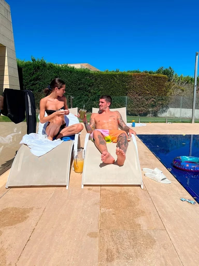 el saludo de Rodrigo de Paul a Tini por su cumpleaños