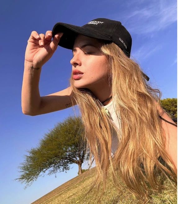 Los posteos de la China Suárez al aire libre