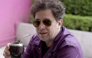 Pescaron infraganti a Andrés Calamaro con su nueva y joven novia