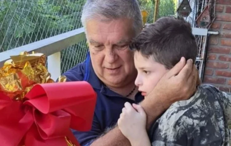 El tierno regalo de Luis Ventura a su hijo Toñito.