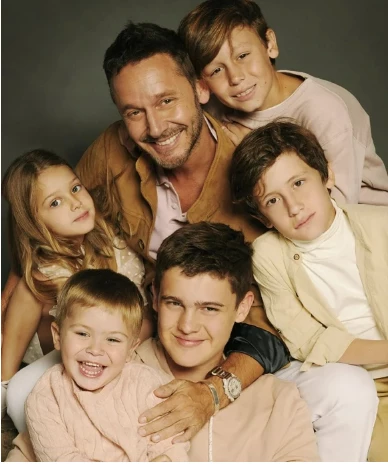 Vicuña y sus hijos. Crédito: Gabriel Machado/Velvet.