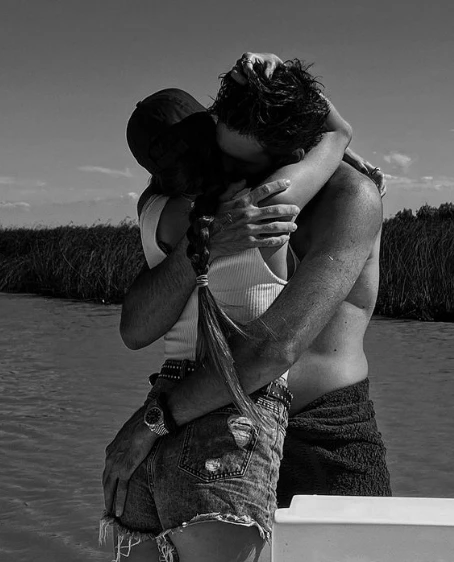 DELPO METE MANO, PERO NO MUESTRA LA CARA. UNA PARTICULARIDAD DE SU ROMANCE CON ORIANA.