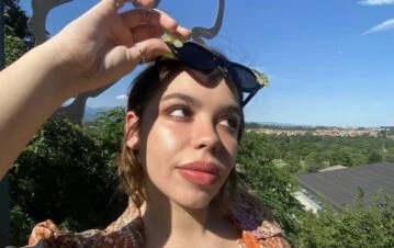 El audaz topless de Anna Chiara, la hija de Andrea del Boca, en una misteriosa playa del extranjero: "Onírica"