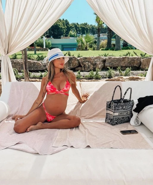 Agustina Gandolfo en Grecia