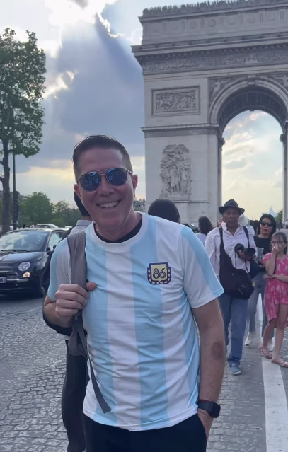 Rodolfo Barili de viaje por Europa con su esposa