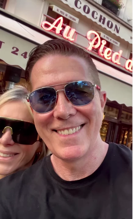 Rodolfo Barili y su esposa de luna de miel