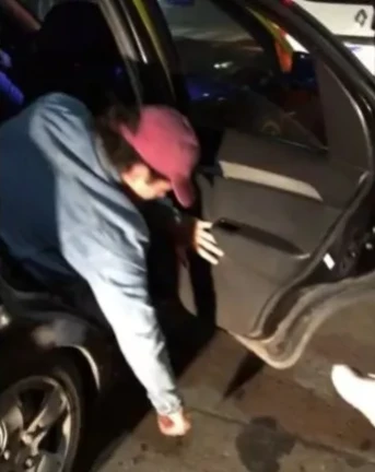 El Conejo le tiró el celular a Marcos en su caída