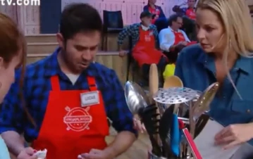 Un participante de Pasaplatos se cortó en vivo, sangró y generó preocupación extrema