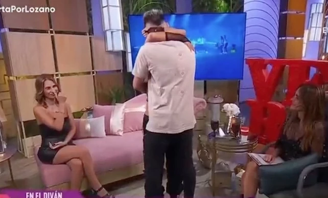 MIENTRAS LUCCA Y JULIETA SE BESABAN, PATO SE TOCABA LA NARIZ. ASEGURAN QUE ES "DESAPROBAR" LO QUE HACEN.