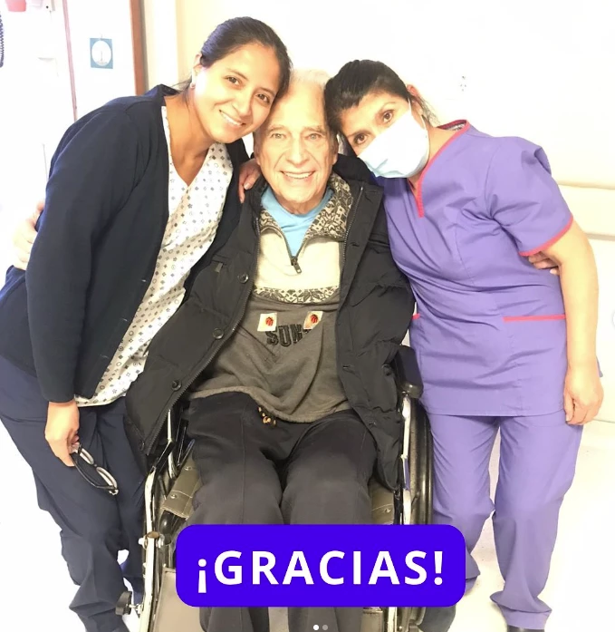 Alberto Cormillot fue dado de alta y apareció en silla de ruedas