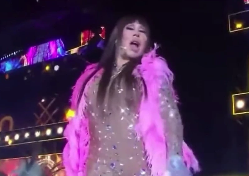 Cómo fue el baile de Moria Casán en la conmemoración de los 40 años de la democracia