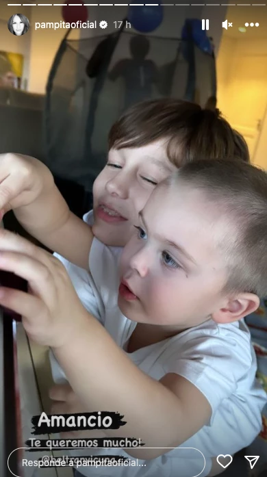 La tierna foto que compartió Pampita