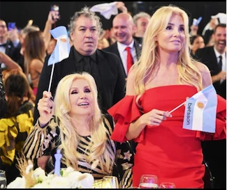 RIAL DESTROZO A VENTURA POR HABERLE PUESTO "CHIVO" A LA BANDERA ARGENTINA.