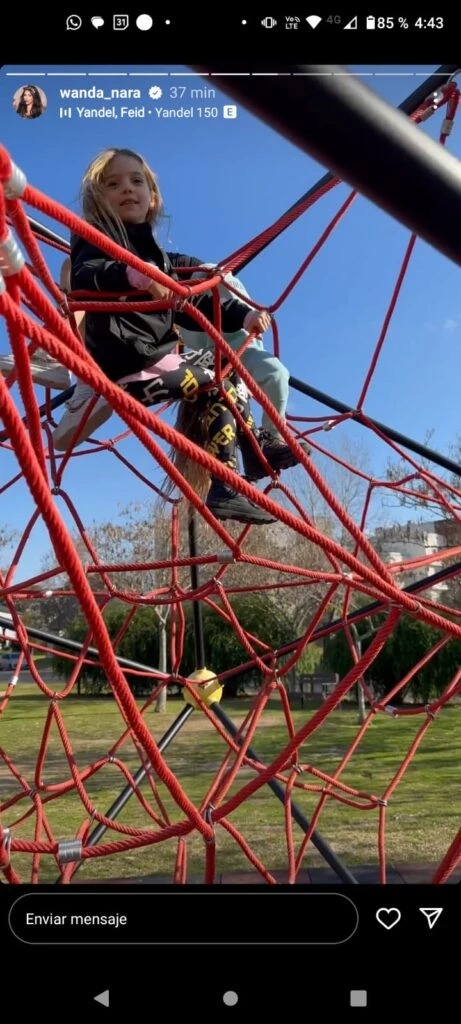 Wanda mostró como se entretienen con sus hijas