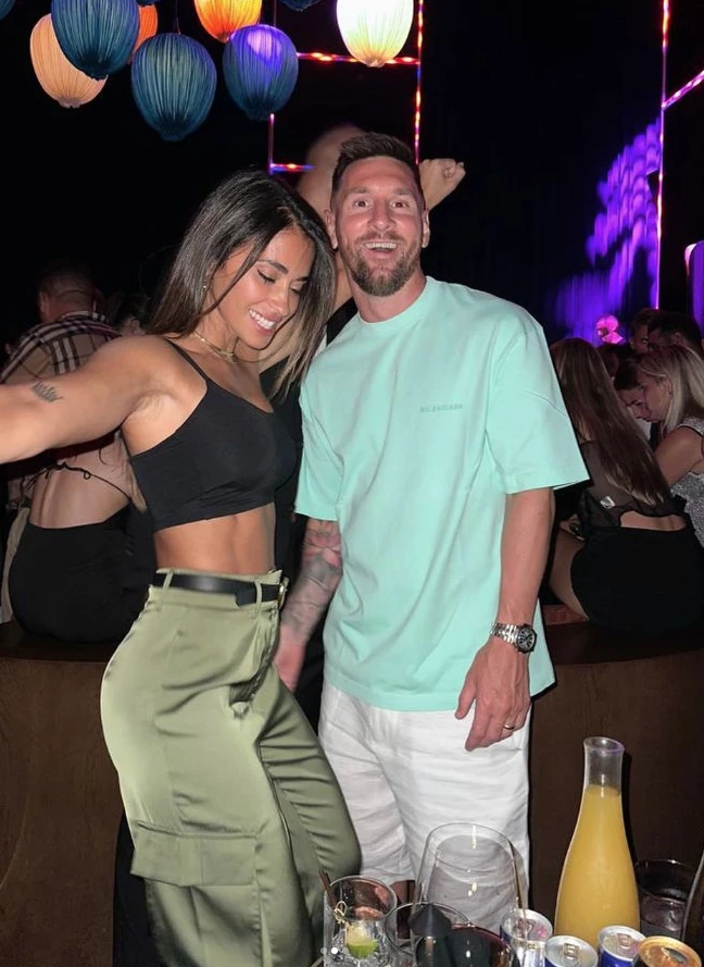 Antonela Roccuzzo y Lionel Messi en un boliche de Miami