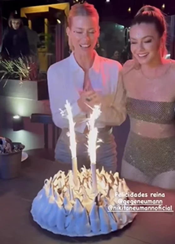 Nicole Neumann presente en el cumpleaños de su hermana