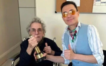 La foto de Antonio Gasalla en medio de su internación y recibiendo el Martín Fierro