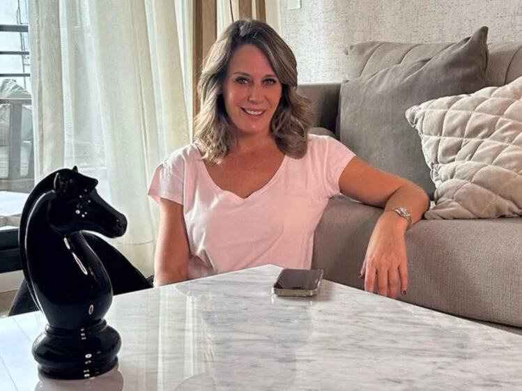 Así es el living del moderno departamento en el que vive Rocío Marengo