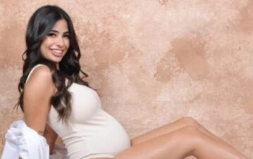 El llamativo antojo de Daniela Celis en medio de su primera sesión de fotos embarazada: “Comiendo una…”