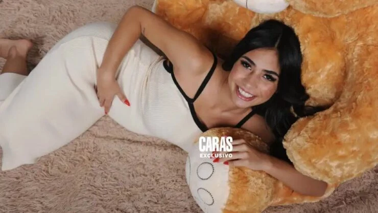 Daniela Celis mostrou pela primeira vez a barriga de grávida de gêmeos: as fotos