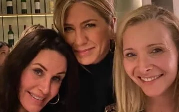 Cómo saludaron Jennifer Aniston y Courteney Cox a Lisa Kudrow, su compañera de Friends, por su cumple 60