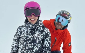 Las románticas fotos de Tacho Riera y Thelma Fardín durante sus vacaciones en Bariloche
