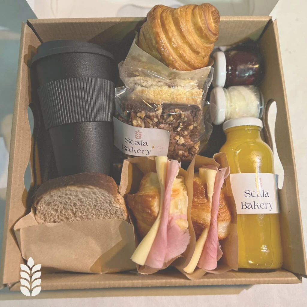 NO BUSQUEN MAS: ESTA CAJA TIENE TODO LO QUE UNA PERSONA NECESITA PARA SER FELIZ EN LA VIDA.