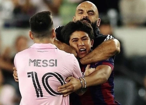 Guarda-costas de Messi em ação