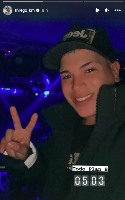 Thiago Medina de fiesta en un boliche