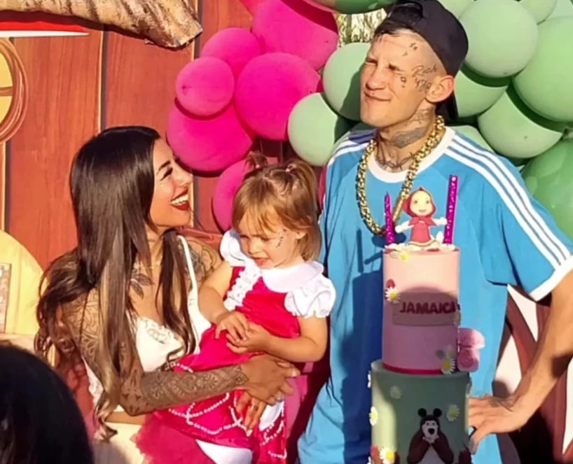 L-Gante y Tamara Báez juntos en el cumpleaños de su hija Jamaica